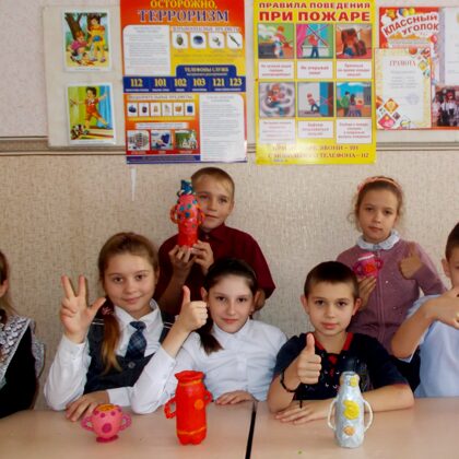 Получили руки-мастерилки вазу из пластмассовой бутылки!